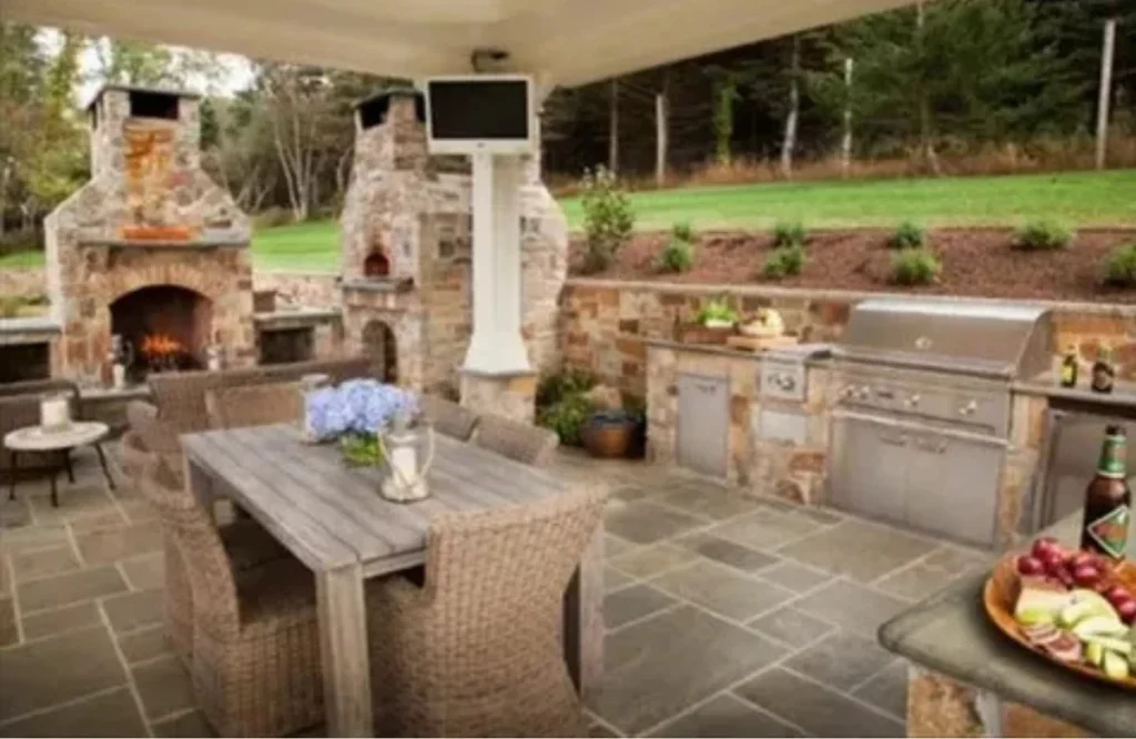 Benefits of Installing an Outdoor Kitchen for Entertaining in Texas