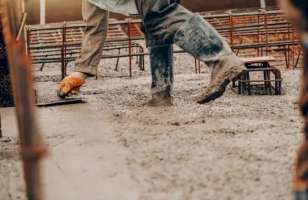 Common Mistakes to Avoid When Hiring Concrete Services